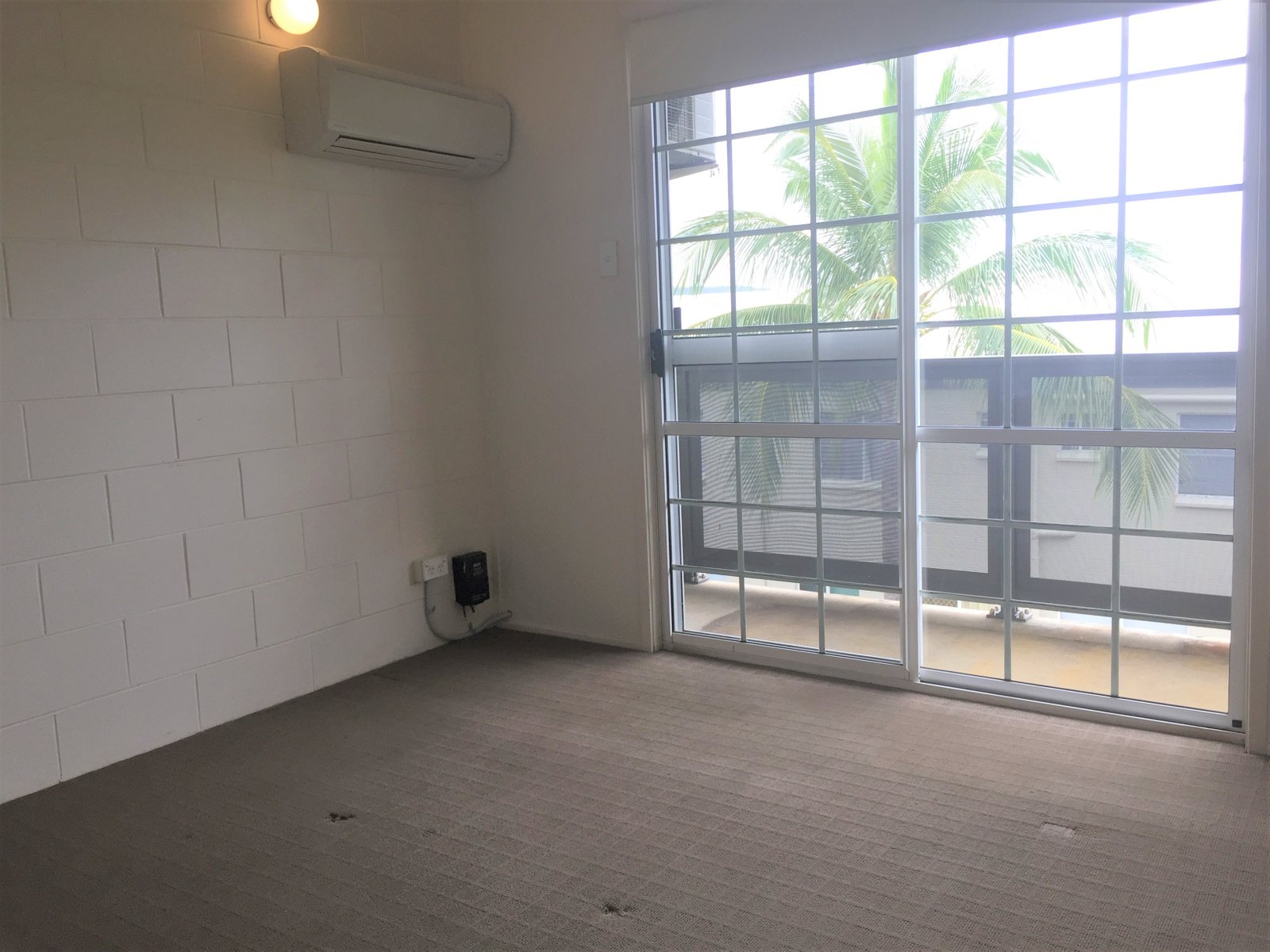 24/3 Eshelby Drive CANNONVALE 8