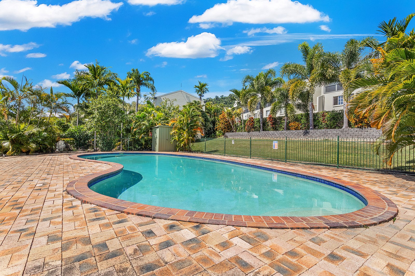 24/3 Eshelby Drive CANNONVALE 3