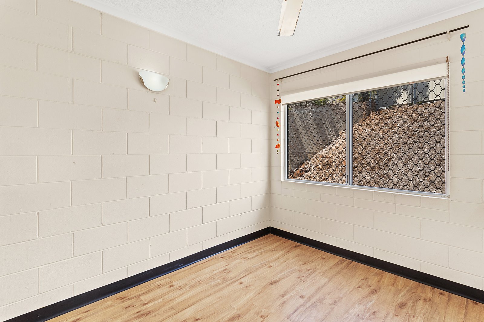 24/3 Eshelby Drive CANNONVALE 6