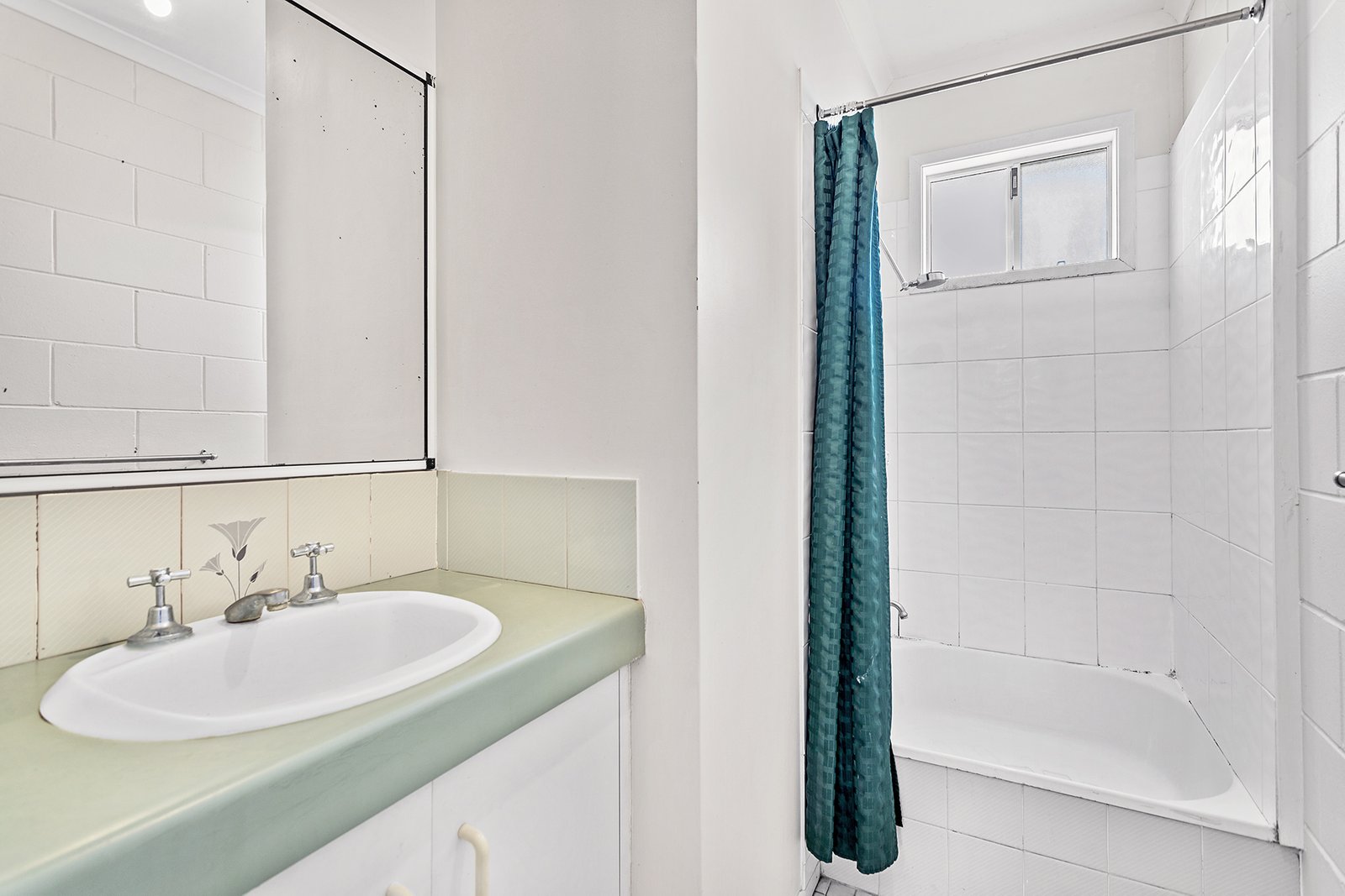 24/3 Eshelby Drive CANNONVALE 8