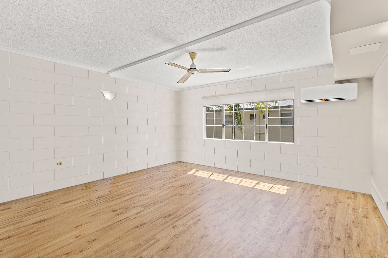 24/3 Eshelby Drive CANNONVALE 9