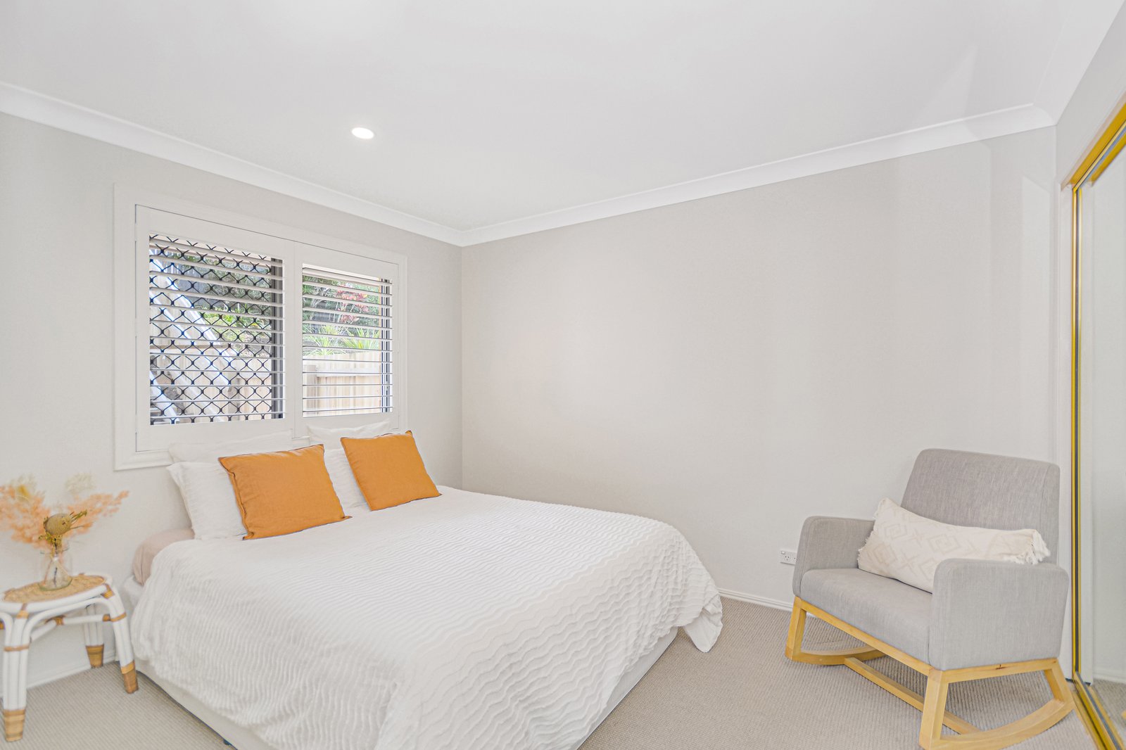 2/43 Kildare Drive BANORA POINT 7