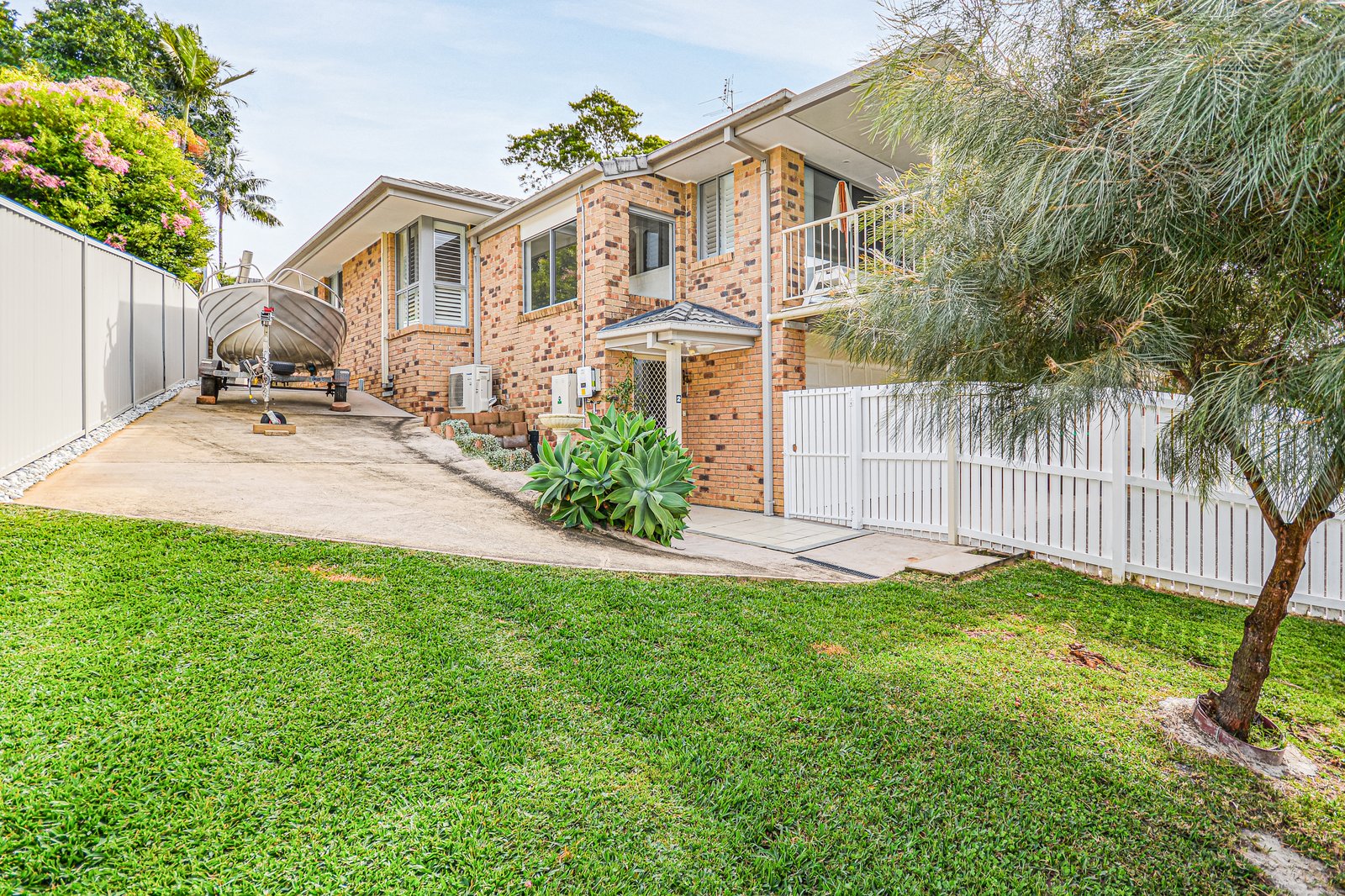 2/43 Kildare Drive BANORA POINT 10