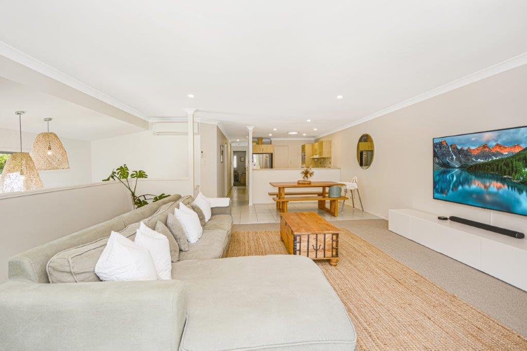 2/43 Kildare Drive BANORA POINT 2