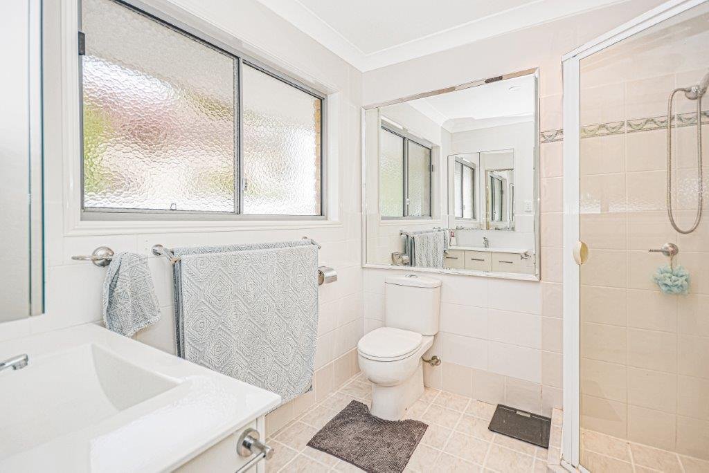 2/43 Kildare Drive BANORA POINT 5