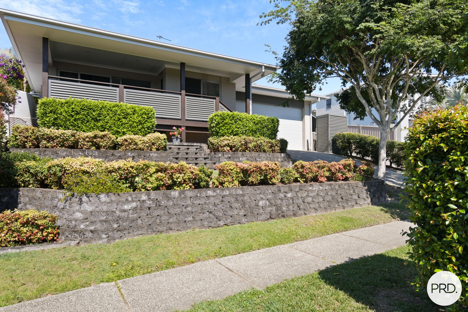2/43 Newcastle Drive POTTSVILLE 2