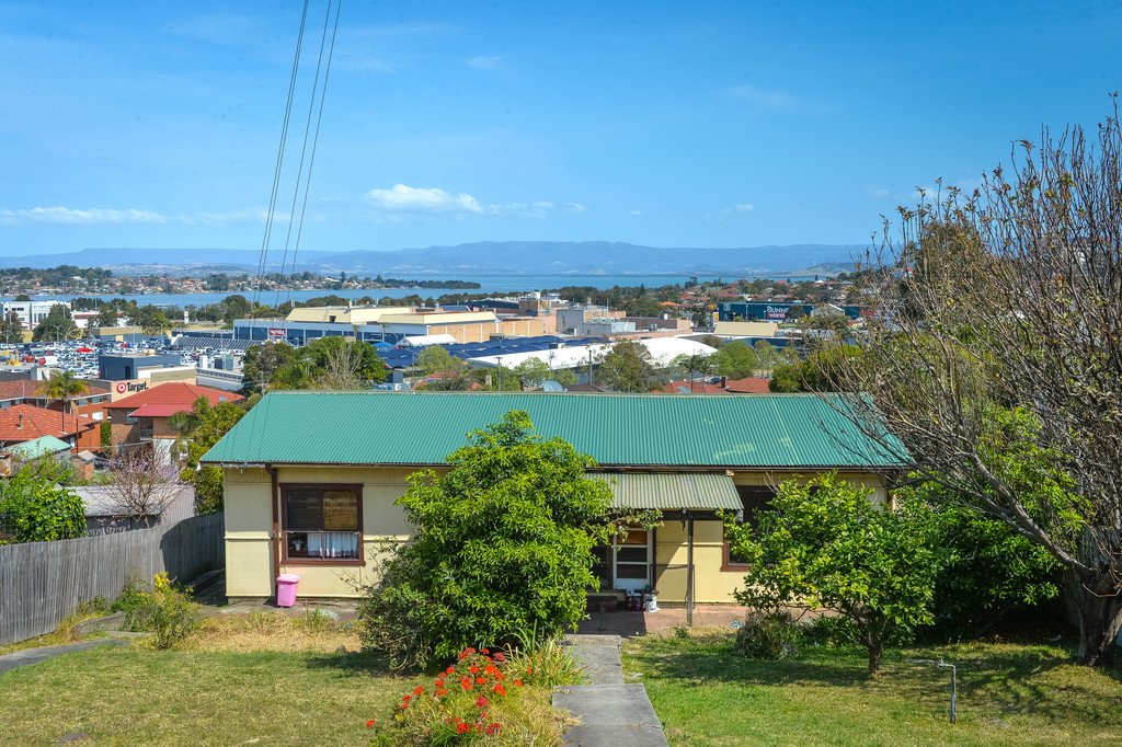 2/43 Robertson St  PORT KEMBLA 2