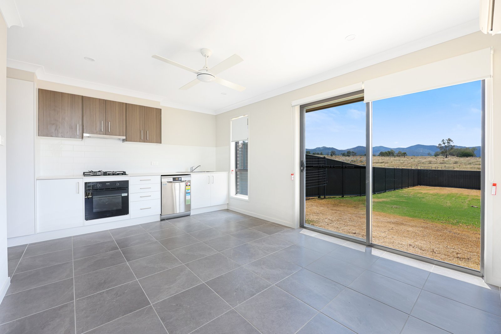 2/43 Wattle Street KOOTINGAL 1