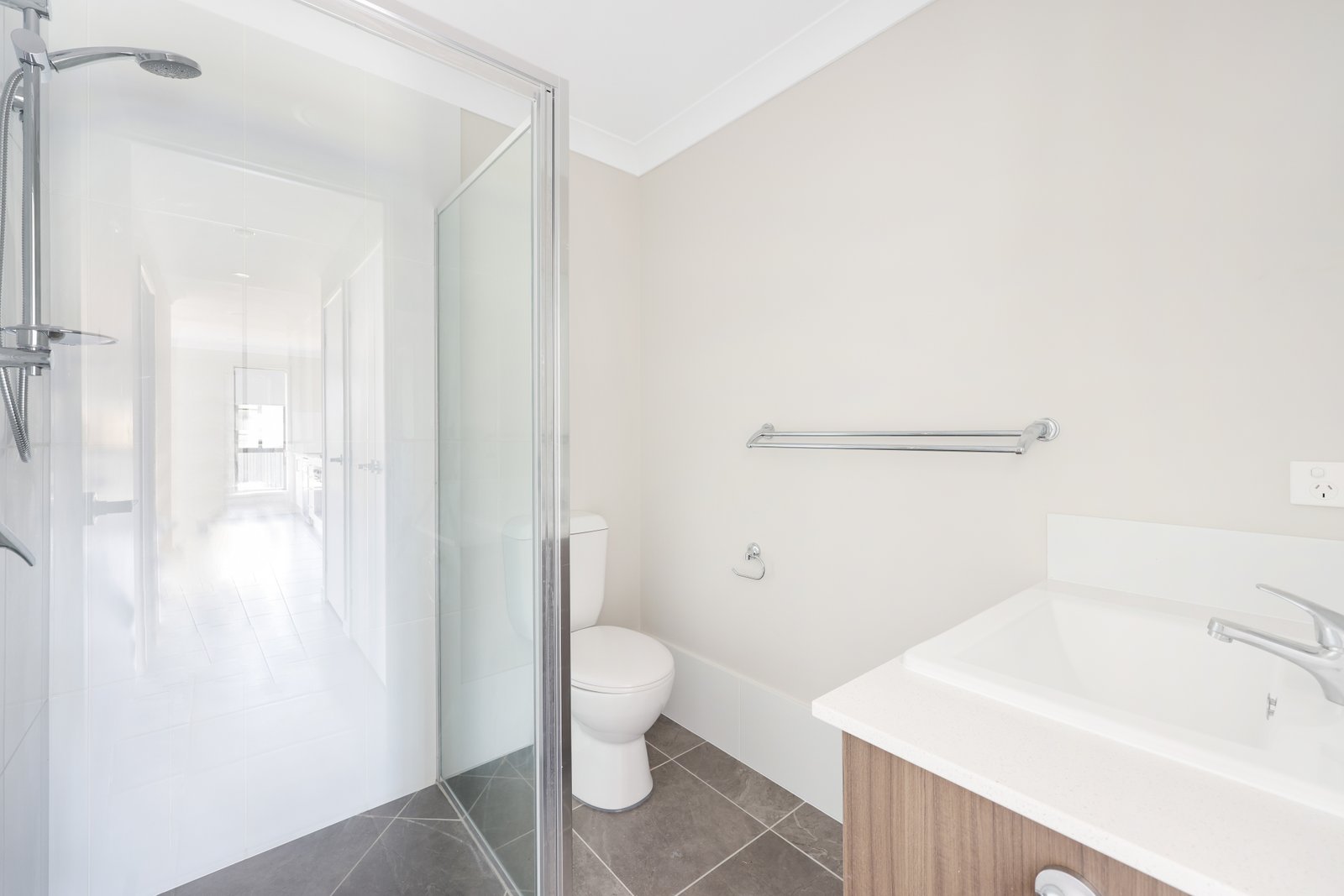 2/43 Wattle Street KOOTINGAL 2