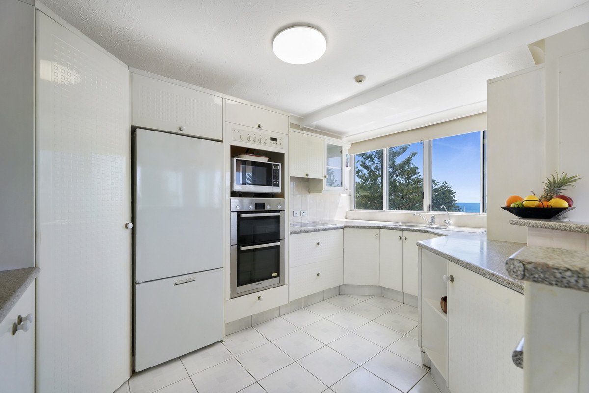 24/30 The Esplanade Burleigh Heads 10