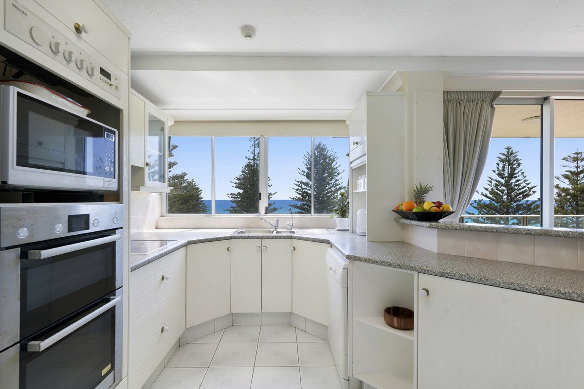 24/30 The Esplanade Burleigh Heads 11