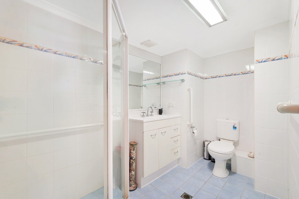 24/30 The Esplanade Burleigh Heads 16