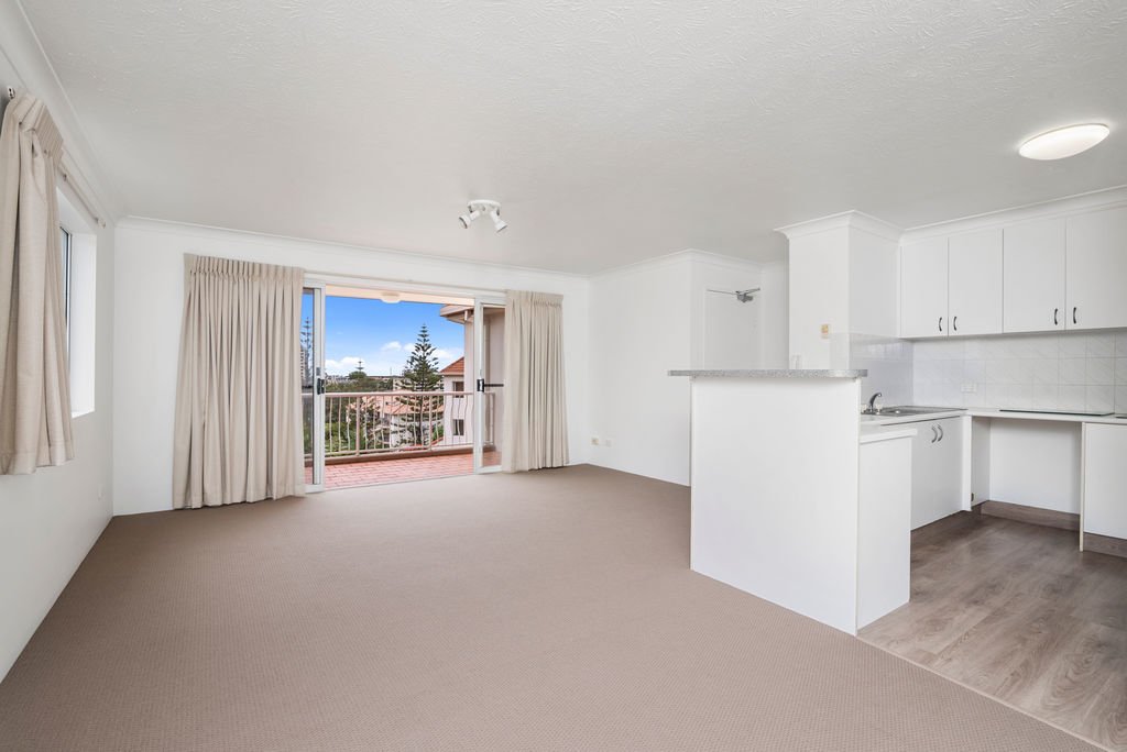 24/31-33 Dutton Street COOLANGATTA 4