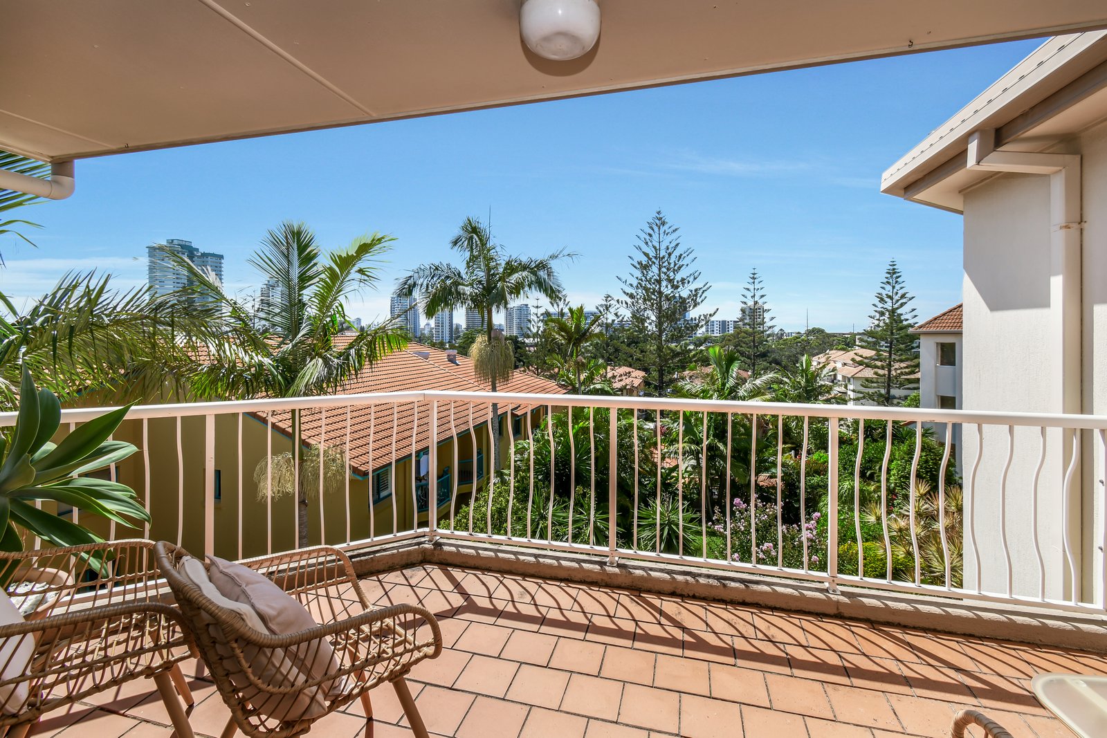 24/31-33 Dutton Street COOLANGATTA 4
