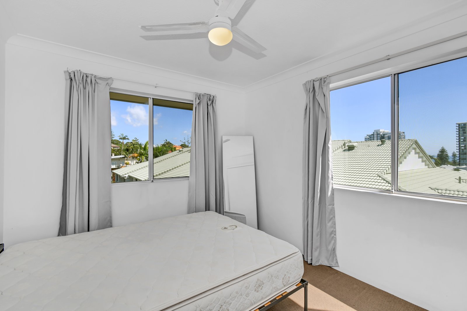 24/31-33 Dutton Street COOLANGATTA 6