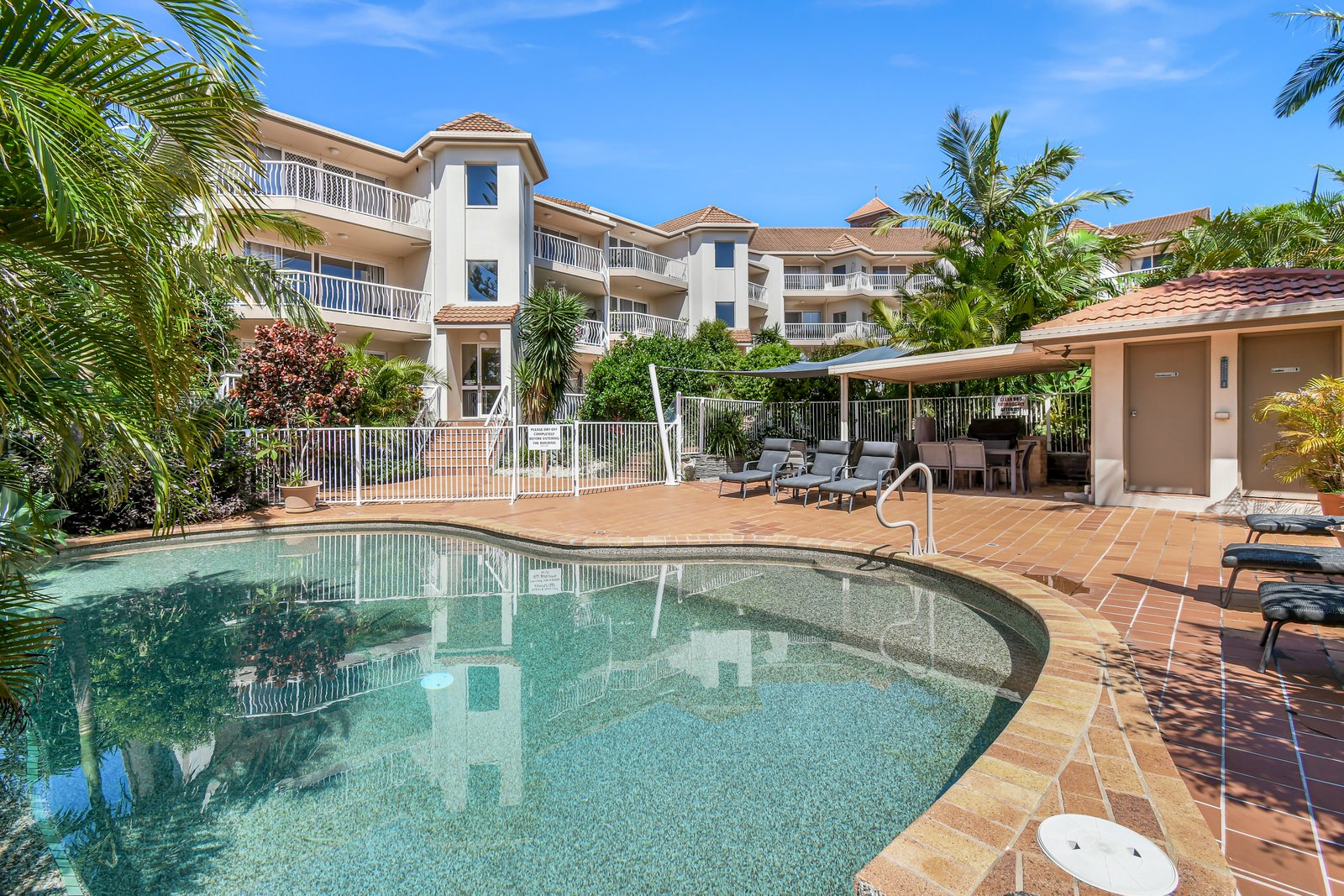 24/31-33 Dutton Street COOLANGATTA 9