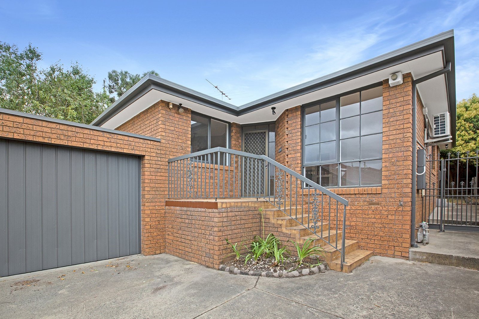 Real Estate and Property in 2/438 Hawthorn Road, Caulfield South, VIC