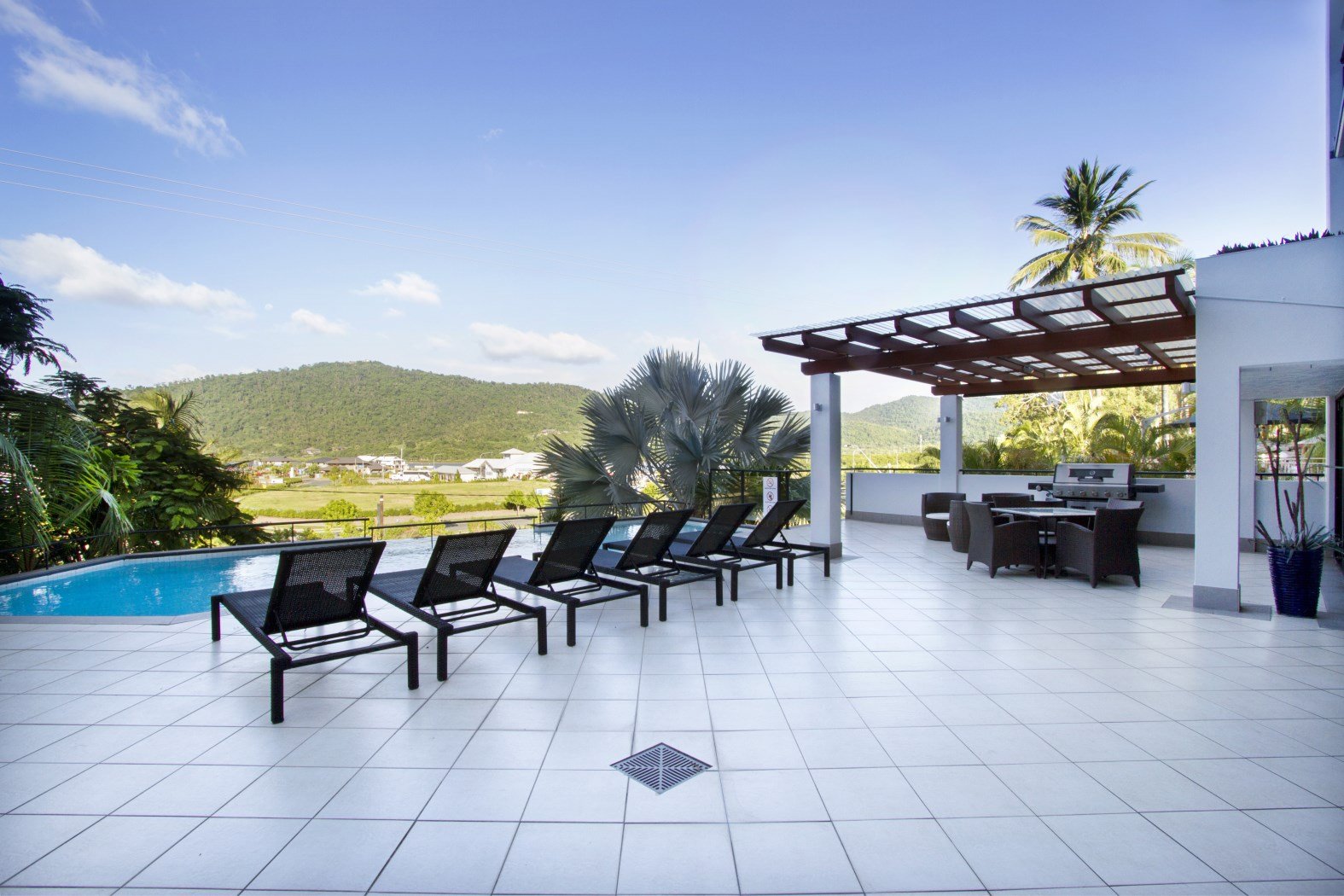 2/438 Shute Harbour Road AIRLIE BEACH 4