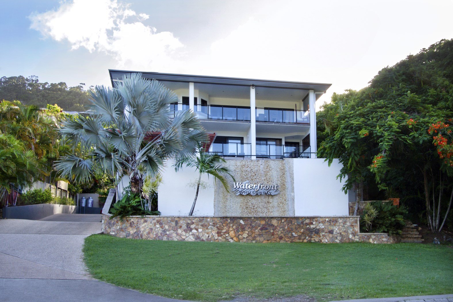 2/438 Shute Harbour Road AIRLIE BEACH 6