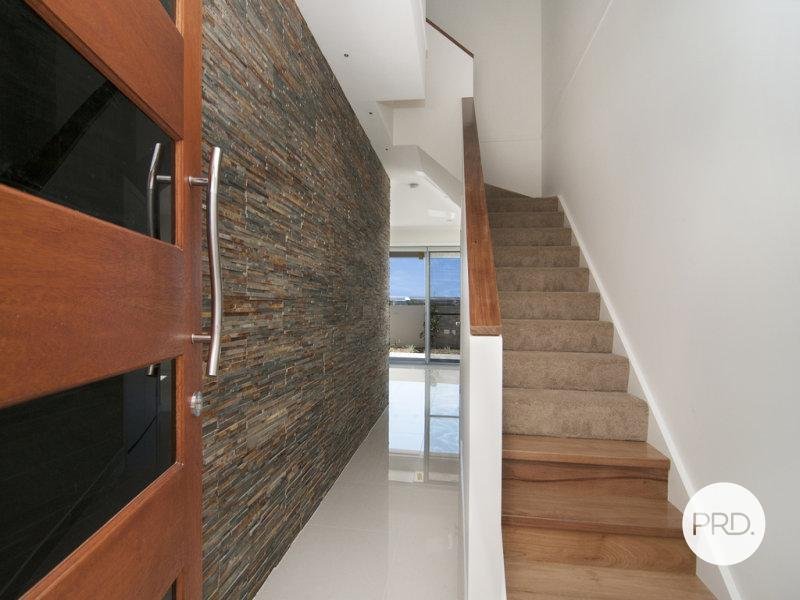 2/44 Blake Street SOUTHPORT 2