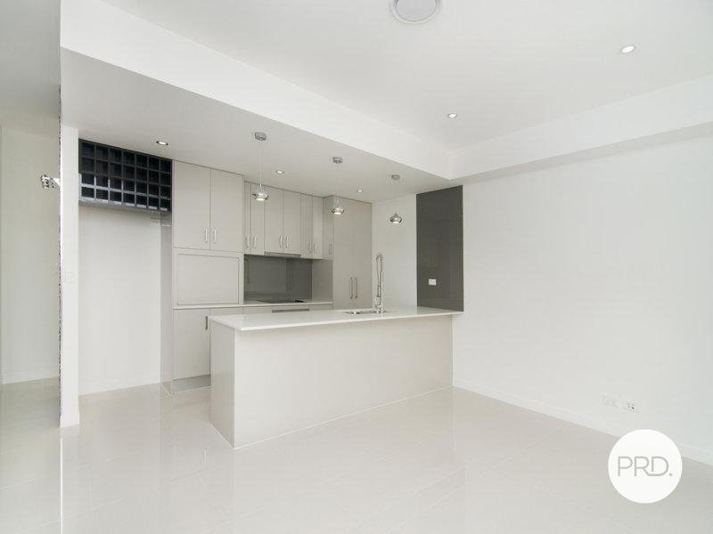 2/44 Blake Street SOUTHPORT 3