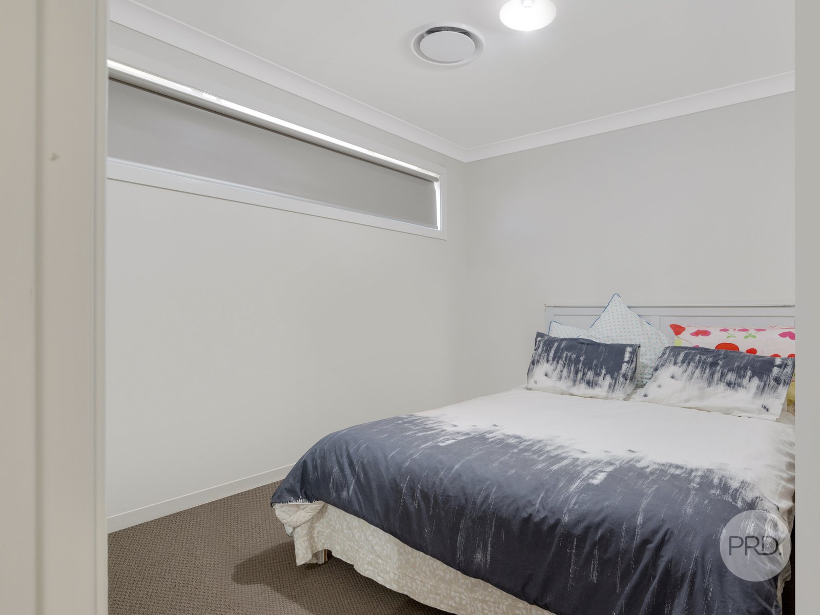 2/44 The Lakes Drive GLENMORE PARK 4