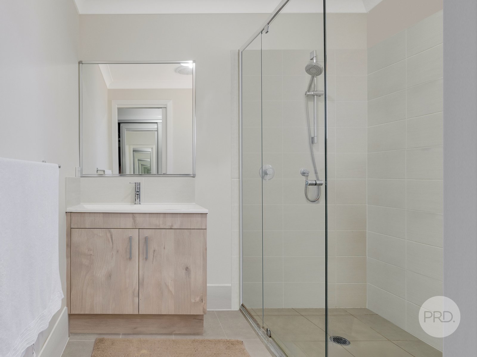 2/44 The Lakes Drive GLENMORE PARK 6