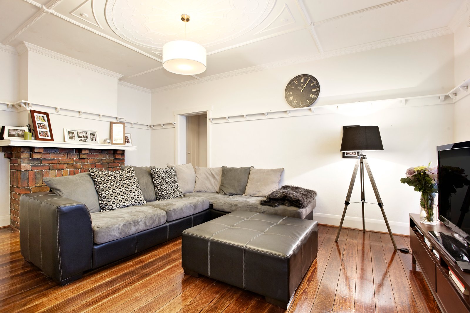 Gallery: 2/44 Wellington Street