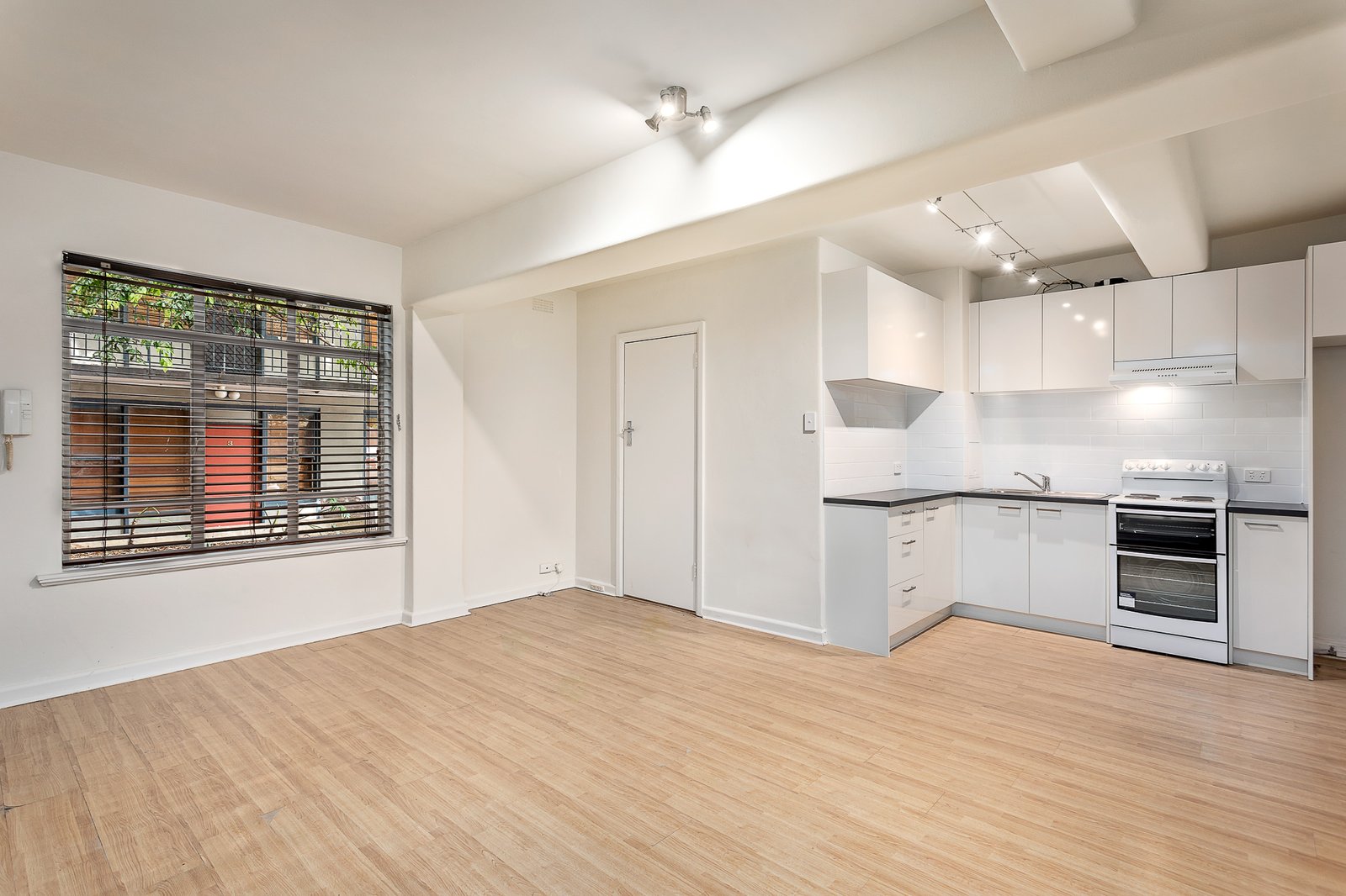 Gallery: 24/42 Waterloo Crescent