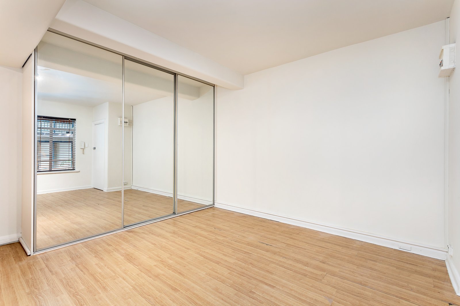 Gallery: 24/42 Waterloo Crescent