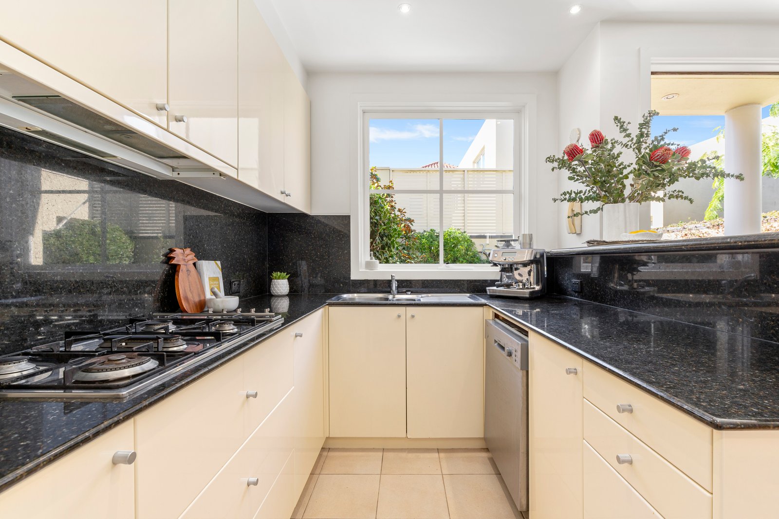 Gallery: 24/49 Head Street
