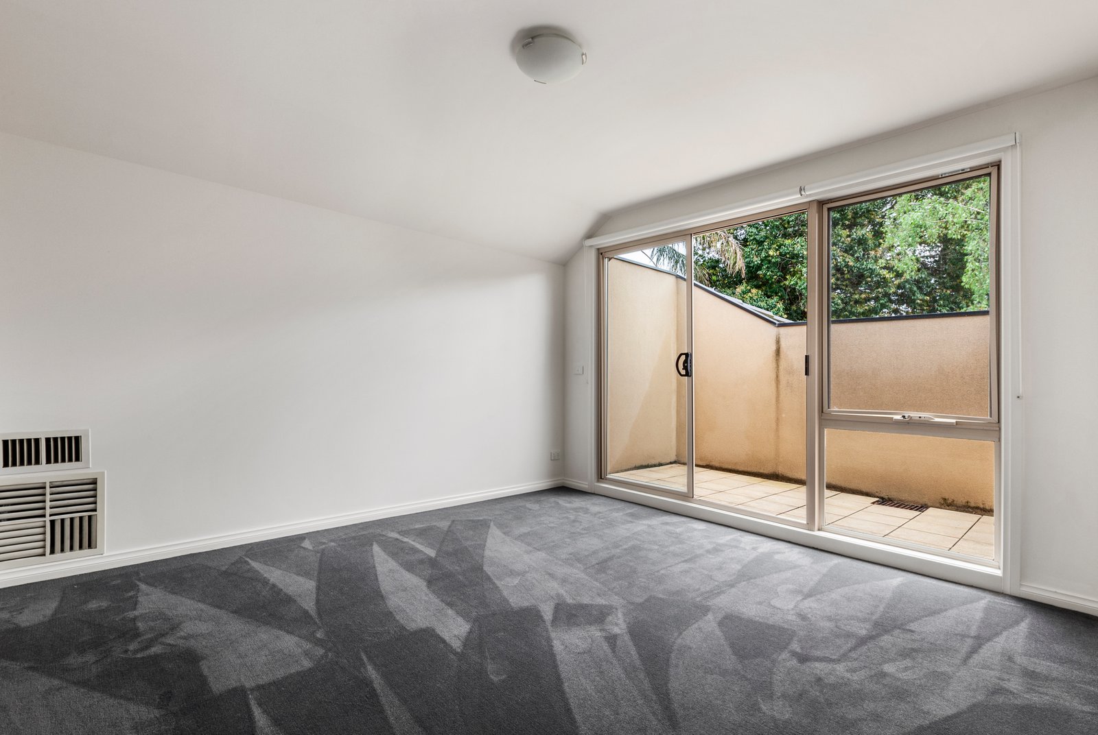 Gallery: 2/45 Landcox Street