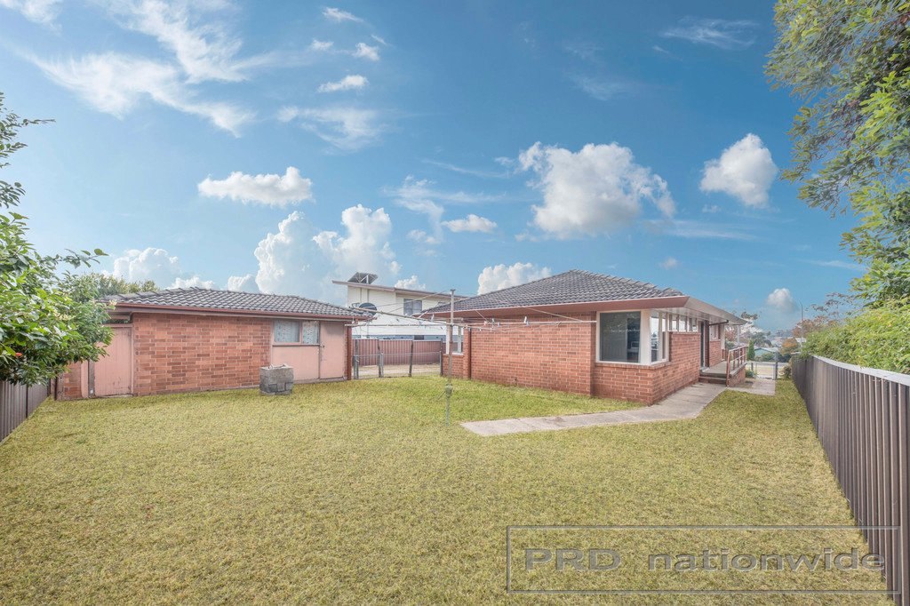 245 New England Hwy  RUTHERFORD 8