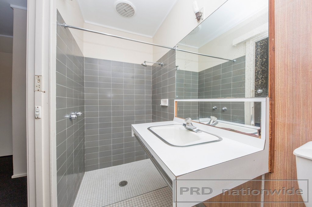 245 New England Hwy  RUTHERFORD 9