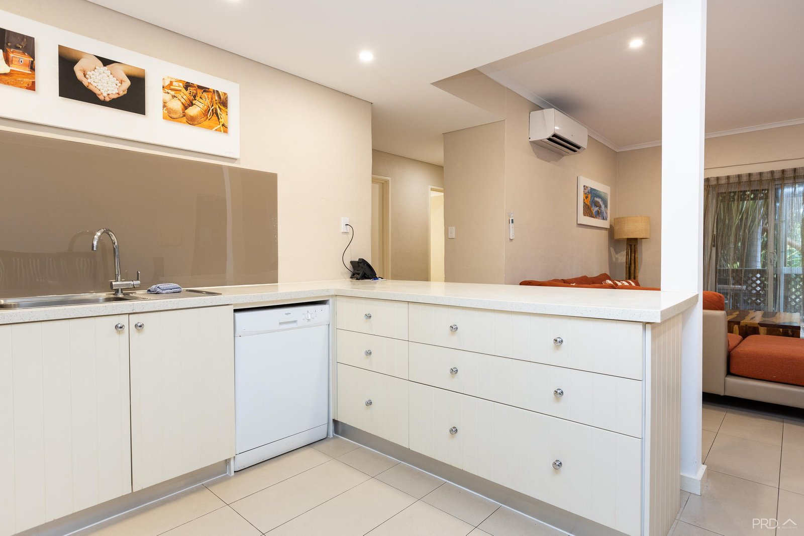 24/6 Challenor Drive CABLE BEACH 4