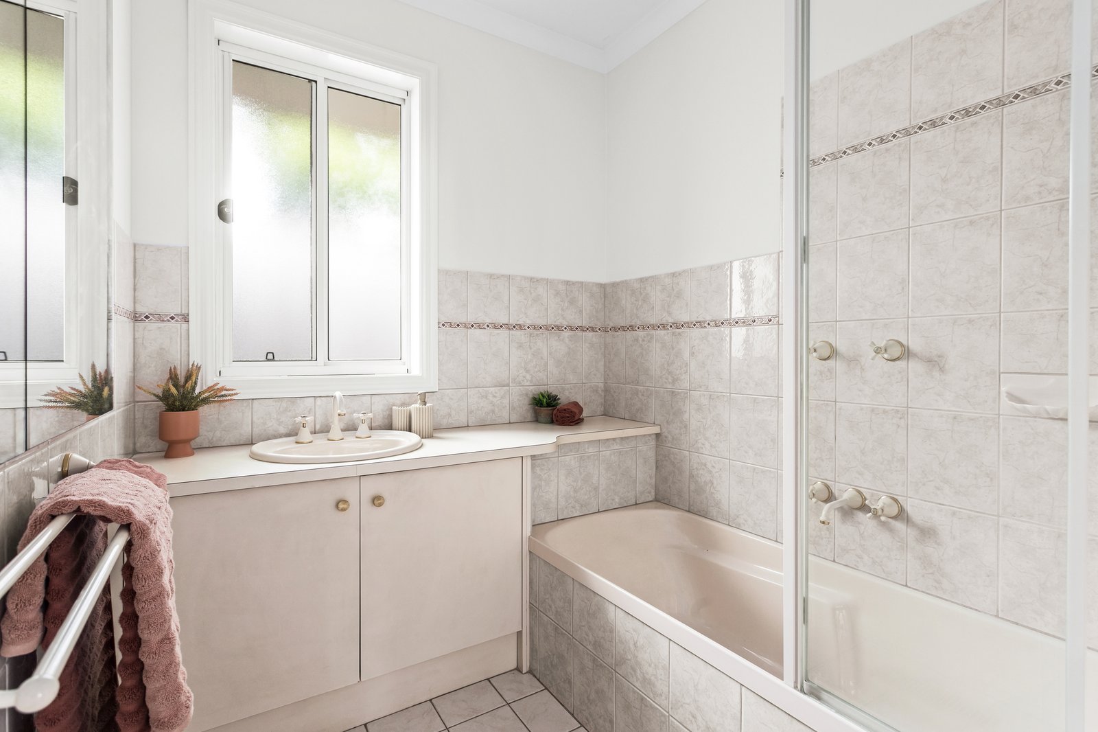 Real Estate and Property in 2/46 Hall Street, Mckinnon, VIC