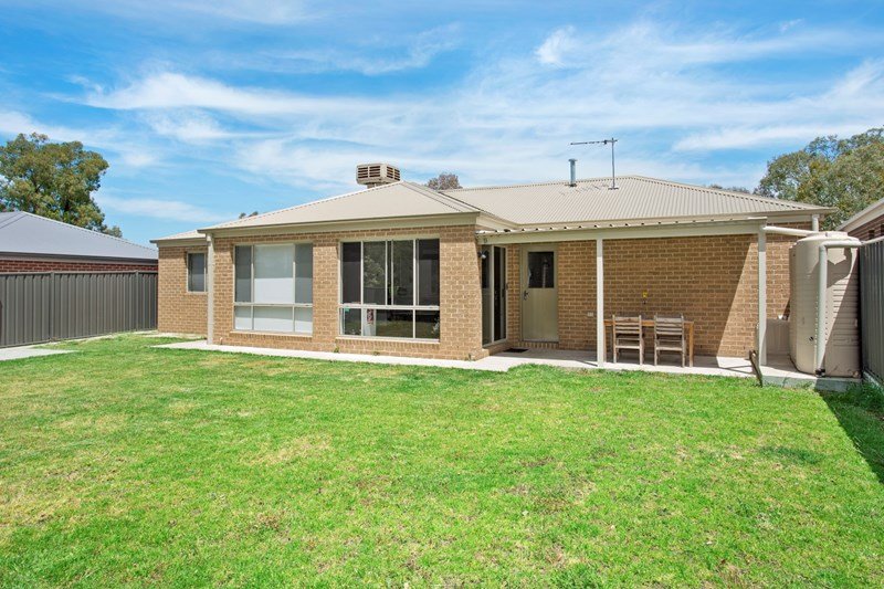 2/46 Hotham Circuit THURGOONA 8