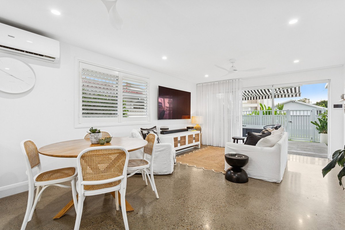 2/46 Twenty Fourth Avenue Palm Beach 3