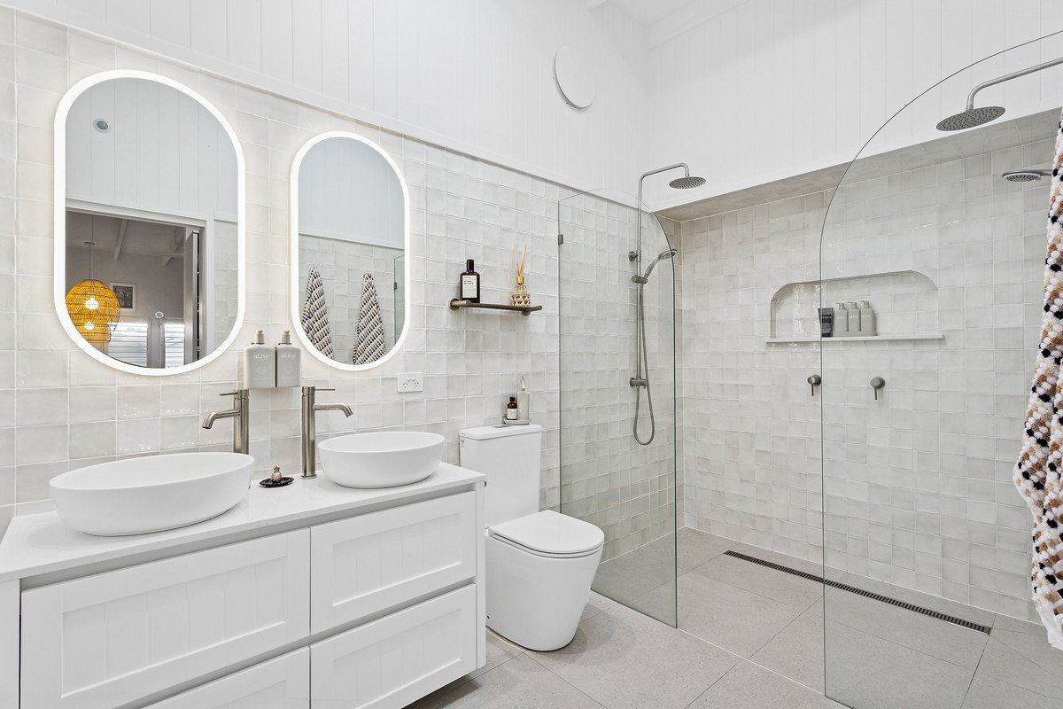 2/46 Twenty Fourth Avenue Palm Beach 5