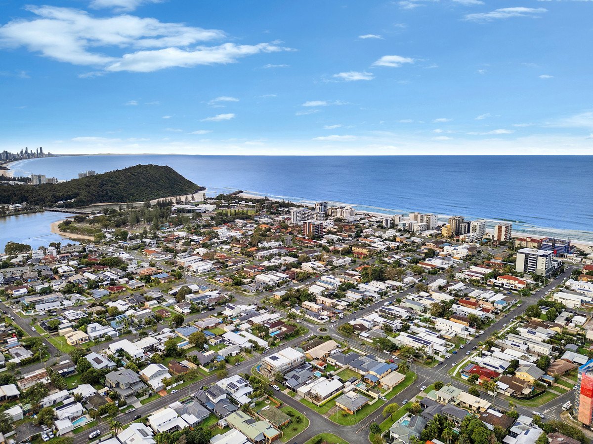 2/46 Twenty Fourth Avenue Palm Beach 7