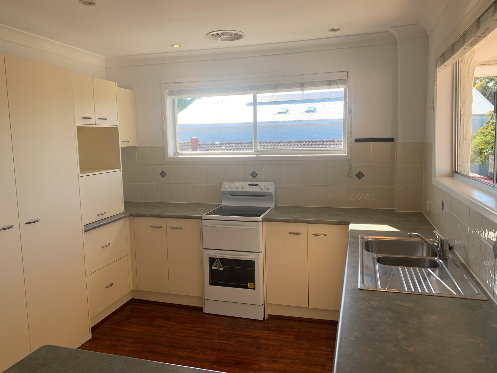 2/46 Twenty Seventh Avenue PALM BEACH 1