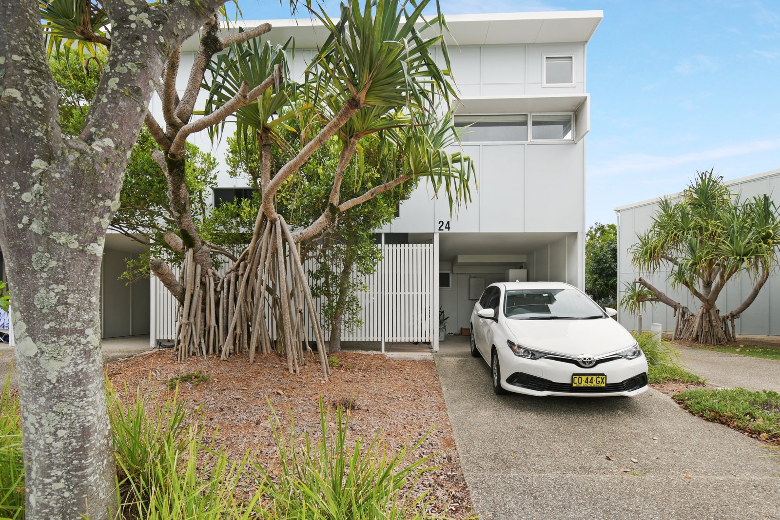 24/603-615 Casuarina Way CASUARINA 9