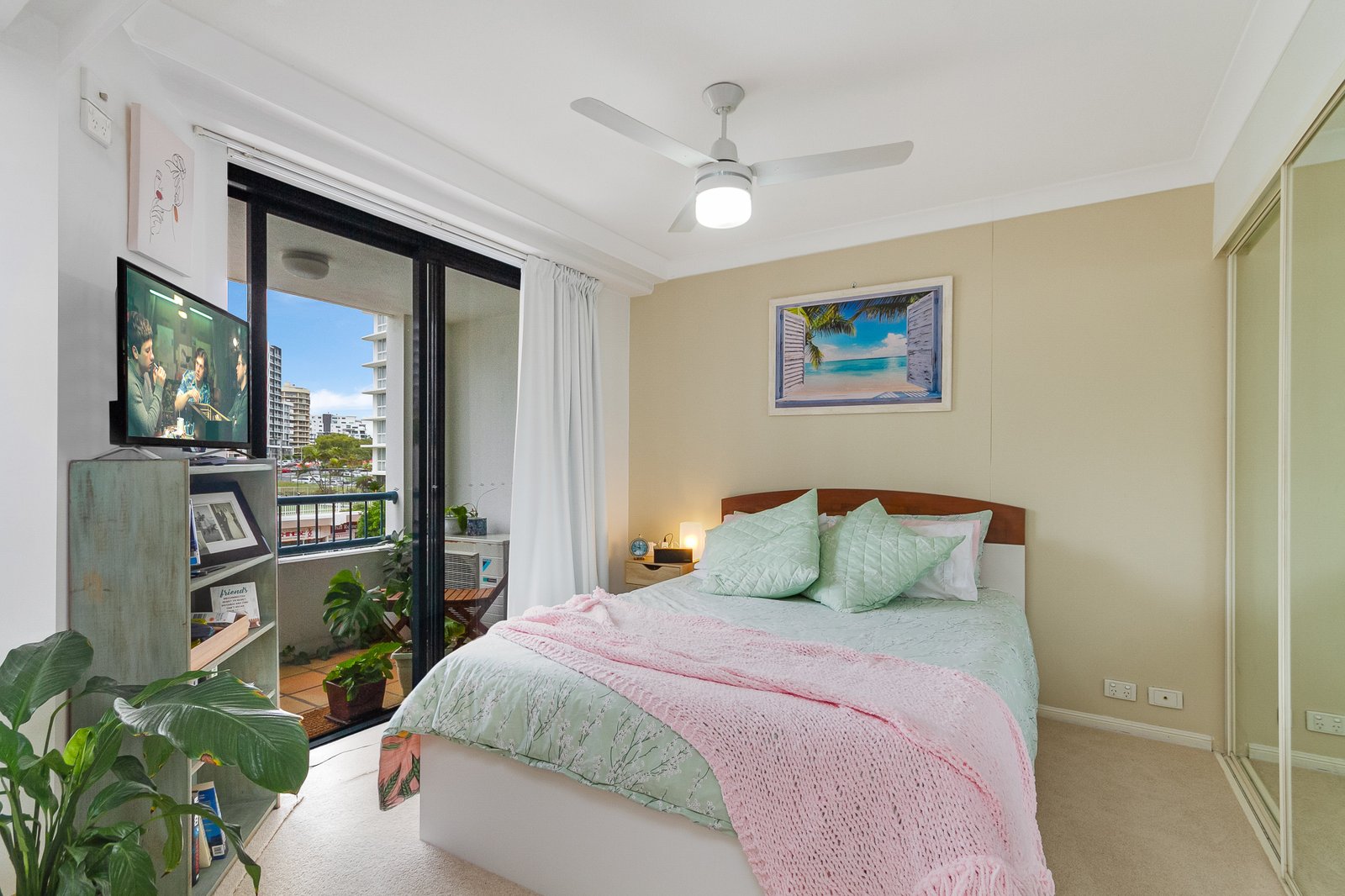 246/99 Griffith Street COOLANGATTA 3