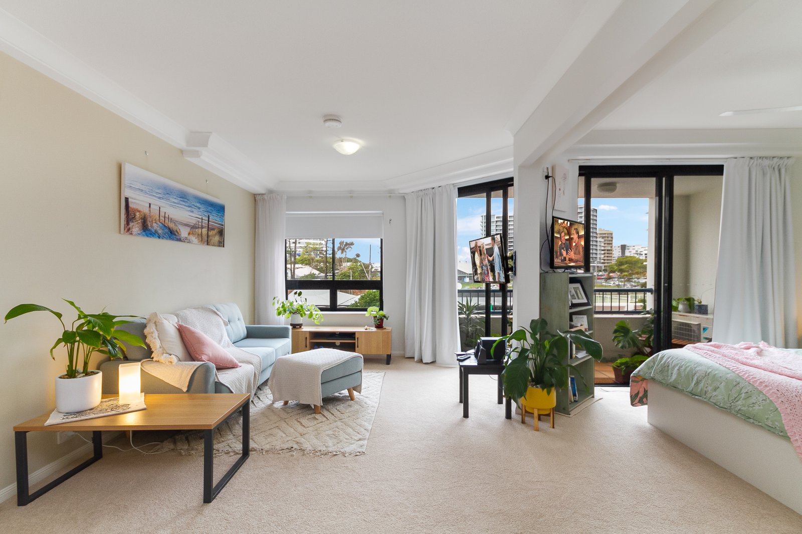 246/99 Griffith Street COOLANGATTA 4