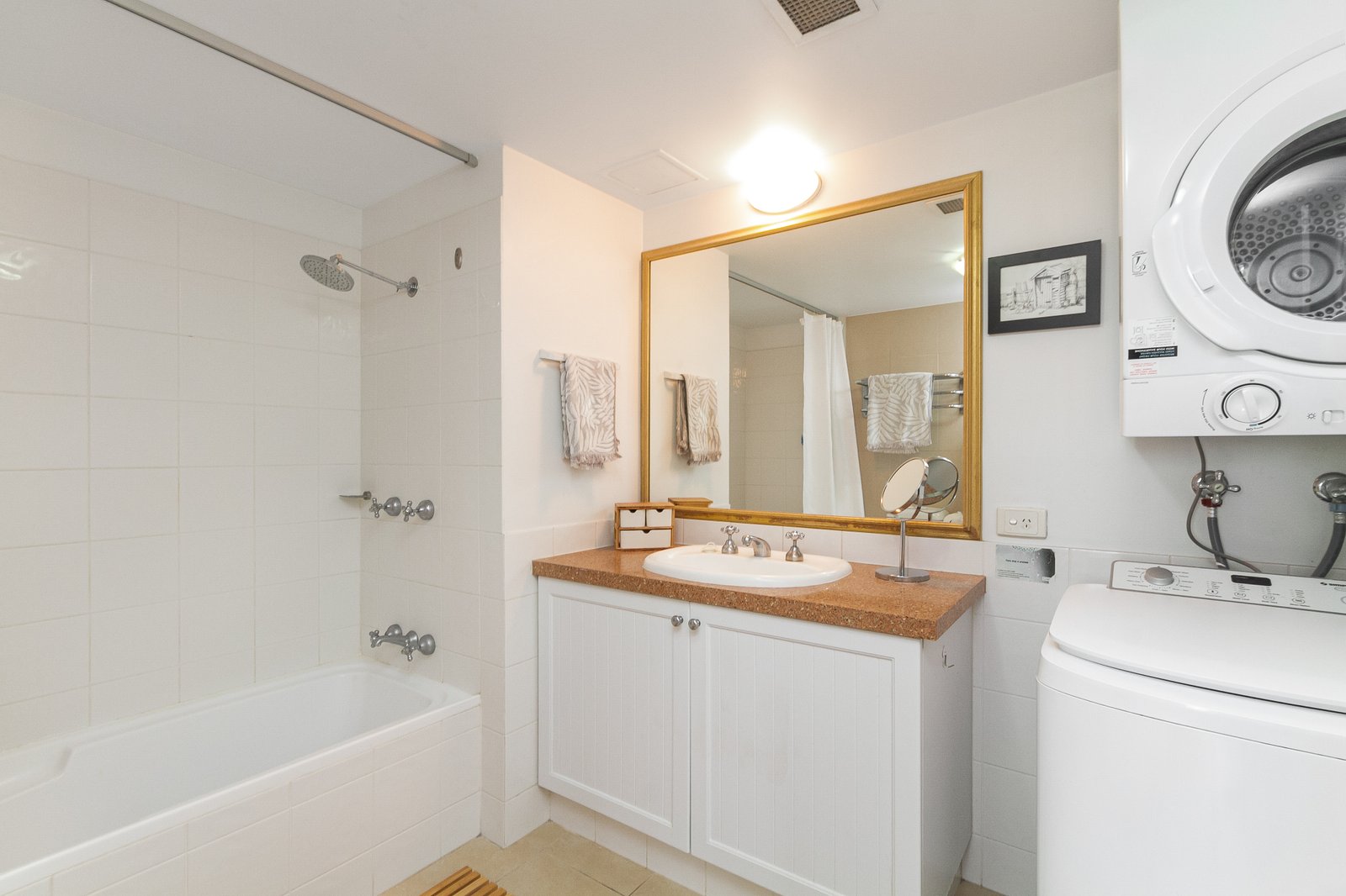 246/99 Griffith Street COOLANGATTA 5