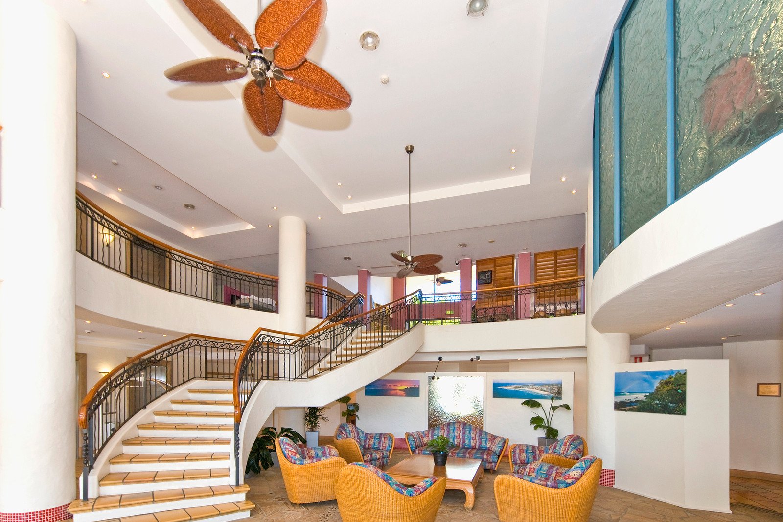 246/99 Griffith Street COOLANGATTA 9