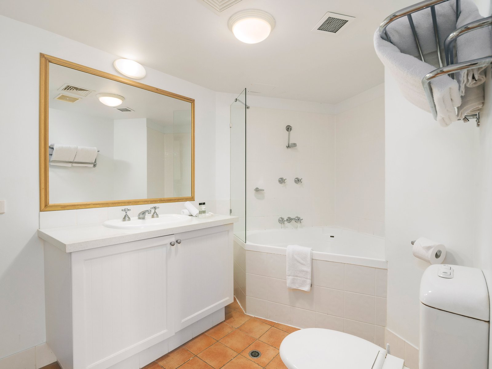 247-249/99 Griffith St  COOLANGATTA 8