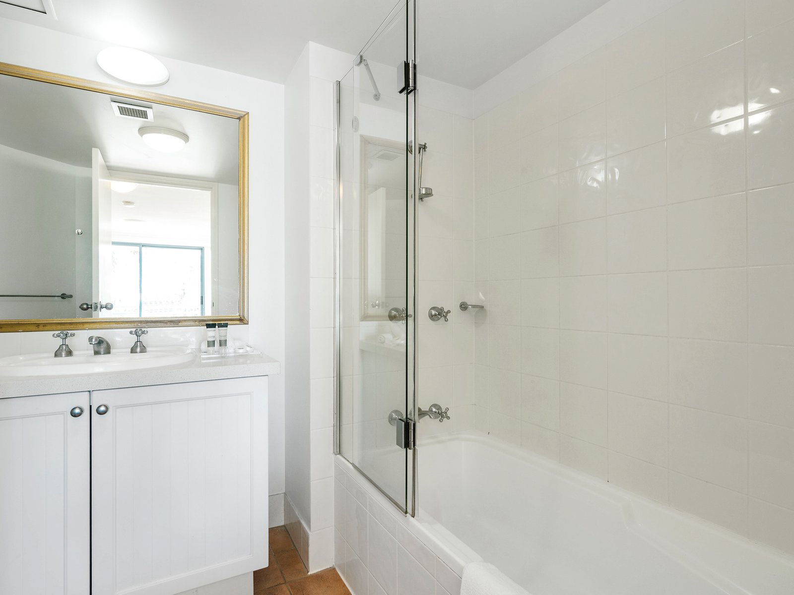 247-249/99 Griffith St  COOLANGATTA 9