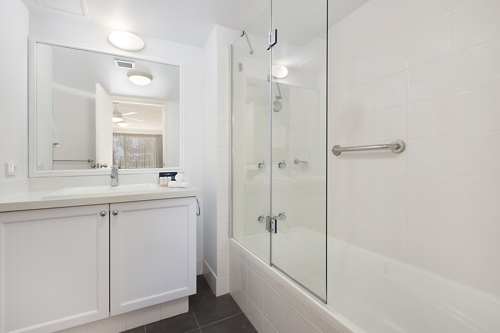 247-249/99 Griffith Street COOLANGATTA 8