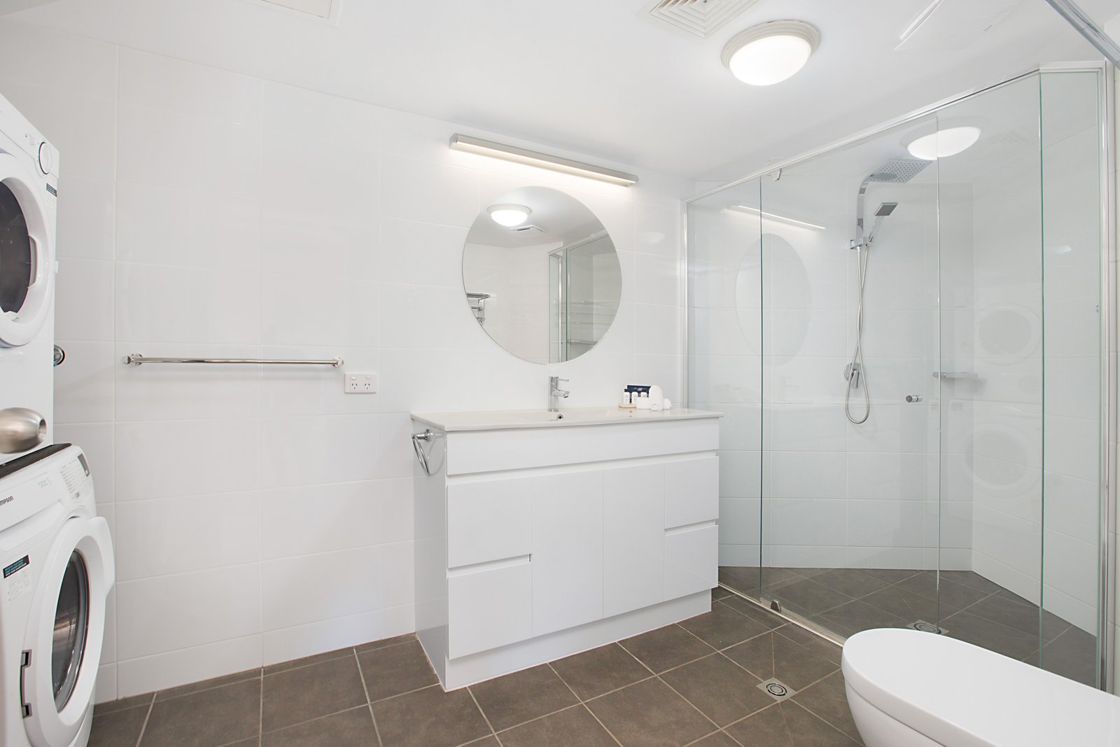 247-249/99 Griffith Street COOLANGATTA 9